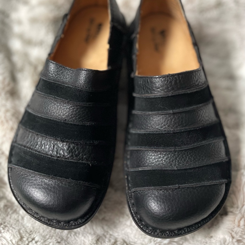 Spring Step “Firefly” Black Leather and Suede Slip-On Loafers/closed-back clogs